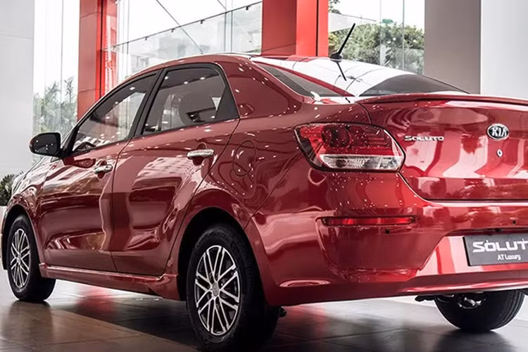 Ngoại thất hiện đại, nội thất rộng rãi, tiết kiệm nhiên liệu. Tuy vậy, mẫu xe này vẫn còn có một số điểm yếu khiến người dùng phải thích nghi gồm khả năng cách âm chưa tốt, thiếu một số trang bị so với đối thủ và phần mái hơi thấp gây khó khăn cho người có thể trạng to cao khi ra vào xe.