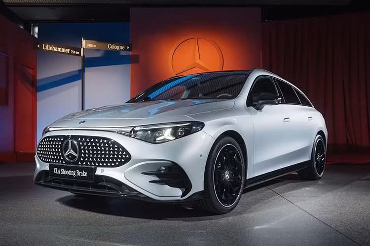 Kiểu dáng Shooting Brake được pha trộn giữa phong cách coupe và tính thực dụng của wagon từ lâu đã được ưa chuộng tại châu Âu. Trong khi đó, tại Việt Nam, kiểu xe này còn khá mới mẻ và chưa phổ biến. Tuy nhiên, đối với những ai không quá khắt khe về không gian ghế sau mà ưu tiên cảm giác lái thể thao, CLA Shooting Brake EQ sẽ là lựa chọn lý tưởng trong phân khúc xe đa dụng cỡ nhỏ.