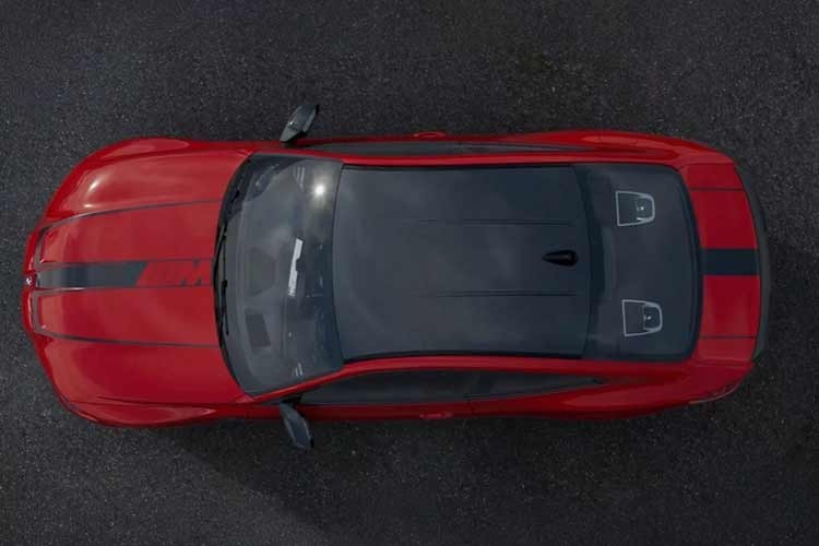 Tạm thời BMW mới chỉ công bố M4 M Legacy Edition mới cho Canada. Hãng cho biết phiên bản đặc biệt của M4 Coupe tiêu chuẩn sẽ có giá 115.500 CAD.