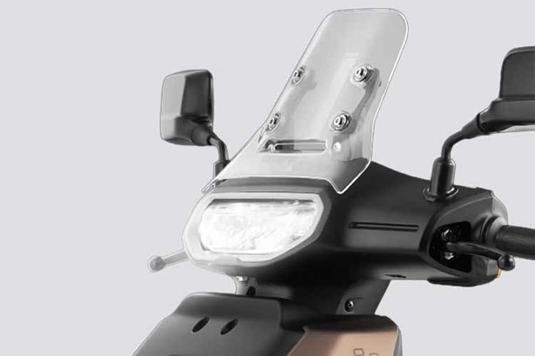 Danh sách trang bị đáng chú ý bao gồm hệ thống điều khiển hành trình (cruise control), hệ thống đèn LED, tính năng hỗ trợ giữ xe khi dừng trên dốc (hill hold).