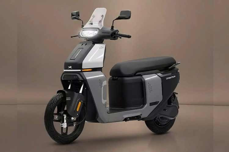 Điểm đặc biệt nhất của Orbiter V1 là được hãng triển khai gói thuê pin tại thị trường Ấn Độ, điều này giúp giá xe (không kèm pin) giảm xuống chỉ còn 49.999 rupee (khoảng 14,2 triệu đồng).