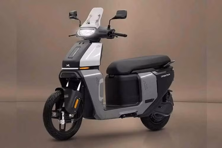 Điểm đặc biệt nhất của Orbiter V1 là được hãng triển khai gói thuê pin tại thị trường Ấn Độ, điều này giúp giá xe (không kèm pin) giảm xuống chỉ còn 49.999 rupee (khoảng 14,2 triệu đồng).