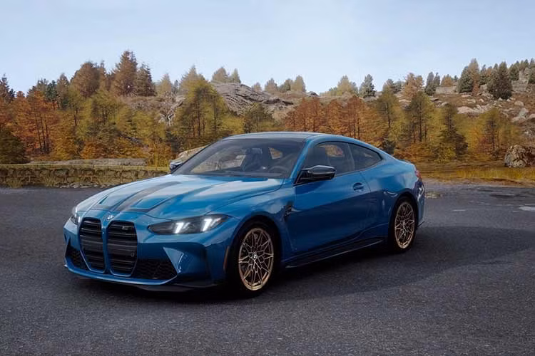 Việc sản xuất sẽ bị giới hạn chỉ có tổng cộng 40 chiếc xe. Khách hàng có thể lựa chọn giữa phiên bản M4 Coupe dẫn động cầu sau tiêu chuẩn hoặc phiên bản M4 Competition Coupe dẫn động 4 bánh, cả hai đều nằm trong số lượng sản xuất ít ỏi này. Phiên bản này không có thay đổi nào về hiệu năng.