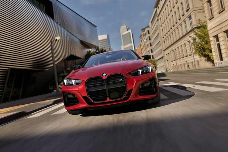 Trong khi phiên bản đặc biệt dựa trên BMW M4 Competition Coupe sẽ có giá khởi điểm từ 124.500 CAD. Những chiếc xe đầu tiên sẽ đến các đại lý vào quý 3/2026.