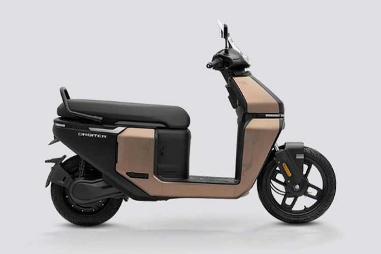 Với bộ sạc tiêu chuẩn đi kèm, thời gian sạc từ 0% lên 80% dung lượng pin vào khoảng 2 giờ 20 phút. Dù sử dụng bộ pin nhỏ hơn, phiên bản V1 vẫn giữ lại phần lớn các trang bị quan trọng của dòng Orbiter.