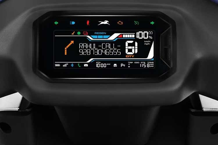 Xe được trang bị cụm đồng hồ LCD màu tích hợp kết nối Bluetooth và chức năng dẫn đường. Những trang bị này giúp Orbiter V1 duy trì trải nghiệm công nghệ tương đương phiên bản cao hơn, dù được định vị là biến thể cơ bản.