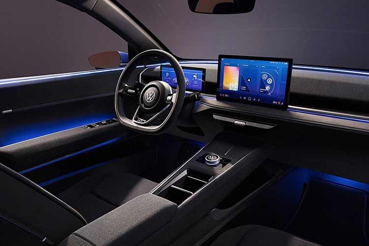 Bên trong khoang lái, Volkswagen ID.3 Neo sẽ được trang bị hệ thống thông tin giải trí Innovision mới nhất của hãng xe Đức, tương tự ID. Polo và ID. Cross. Hệ thống này tích hợp kho ứng dụng mới cho phép người dùng đăng ký các chức năng và dịch vụ, cùng tùy chọn chìa khóa kỹ thuật số dựa trên điện thoại thông minh mà không cần ứng dụng riêng.