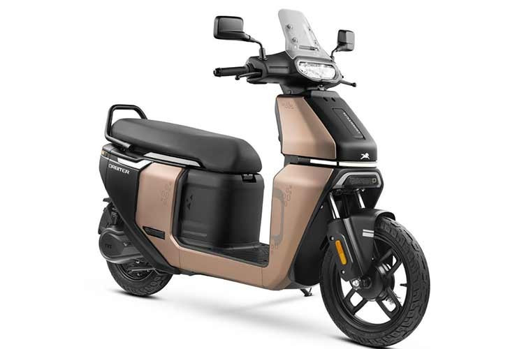 Mẫu xe máy điện Orbiter V1 2026 mới ra mắt tại Ấn Độ được trang bị bộ pin dung lượng 1,8 kWh, cho phạm vi hoạt động tối đa khoảng 86 km sau mỗi lần sạc.