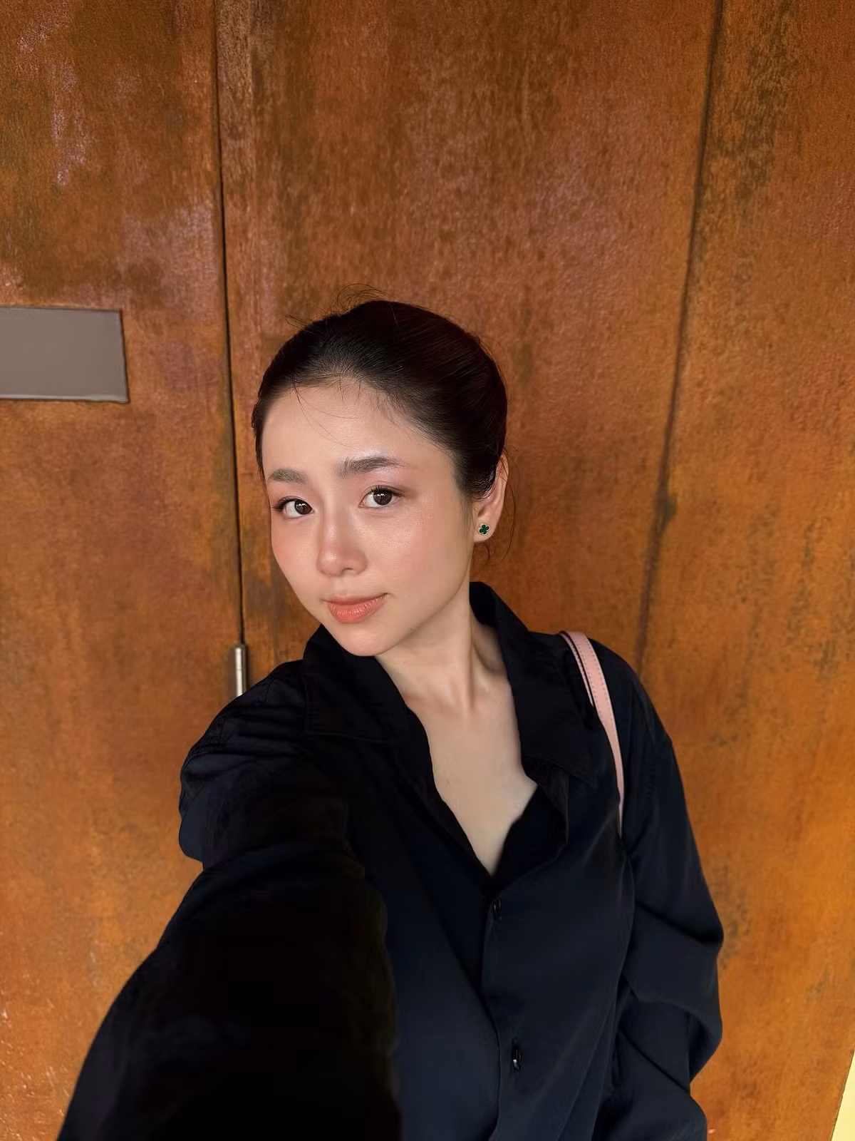 Lúc nào xuất hiện, Nam Thương cũng mang đến một năng lượng tích cực, tươi mới.