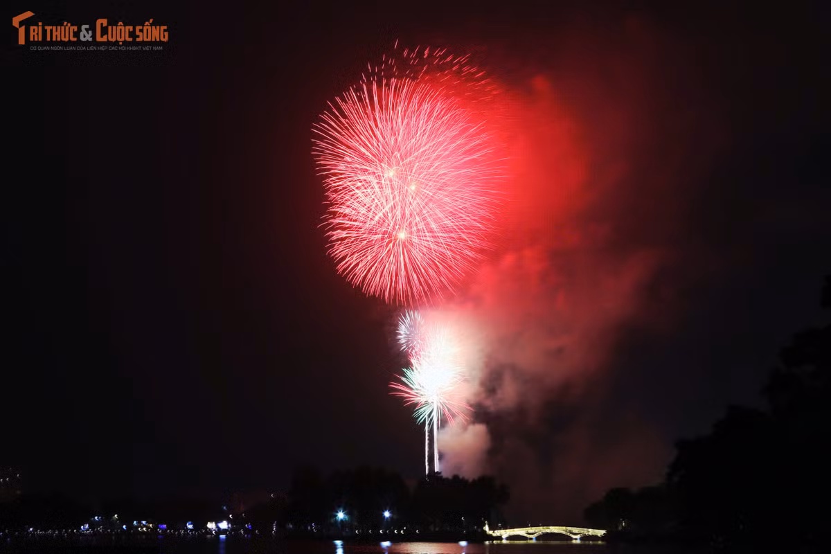 Đêm giao thừa tại Công viên Thống Nhất khép lại trong niềm hân hoan, an yên và đầy kỳ vọng.