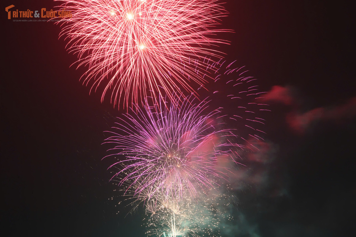 Các bậc phụ huynh cho biết, đây là dịp để cả gia đình cùng nhau sum vầy, dạy con trẻ trân trọng những khoảnh khắc đoàn viên và nuôi dưỡng niềm tin vào một năm mới tốt đẹp hơn.