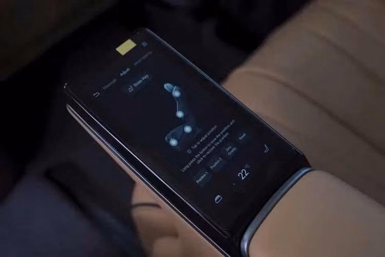 Bản FWD được trang bị 1 mô-tơ điện phía trước mạnh 340 kW (456 mã lực). Bản AWD có thêm mô-tơ điện phía sau với công suất tối đa 70 kW (94 mã lực). Phạm vi hoạt động theo tiêu chuẩn CLTC của 2 phiên bản lần lượt là 750 km và 800 km.