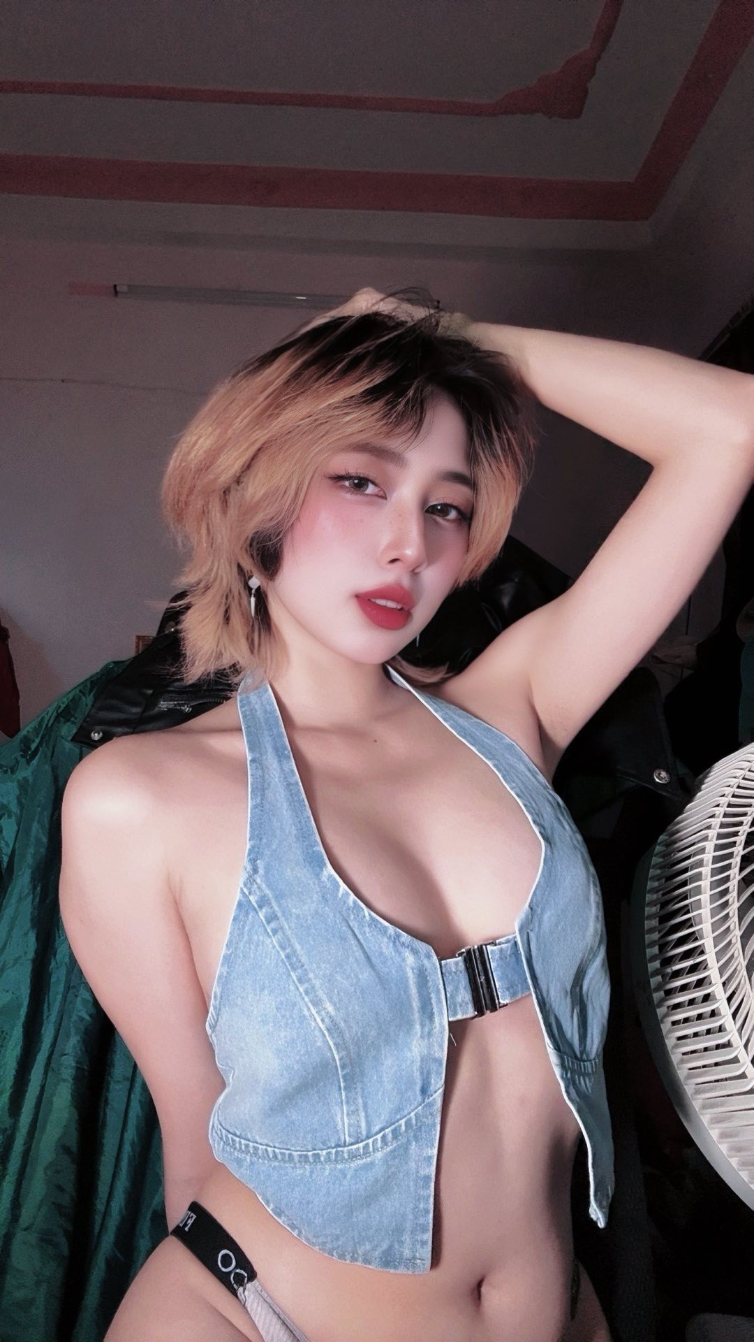 Về phía Mercury Nguyễn, có lẽ cô sẽ phải "cẩn thận" hơn rất nhiều trong việc gửi ảnh và tin nhắn trong tương lai. Và câu chuyện của cô cũng đã trở thành một bài học đáng nhớ cho nhiều người.