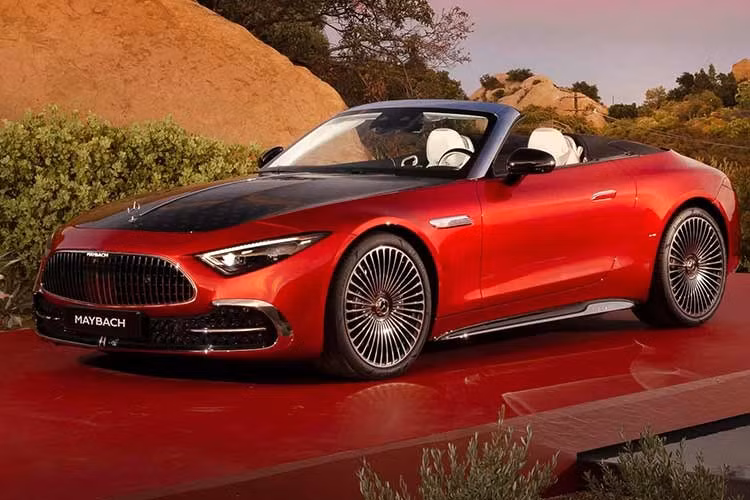 Mercedes-Benz Việt Nam đã chính thức ra mắt Mercedes-Maybach SL680 Monogram với các đại gia trong nước. Chiếc xe mui trần SL đầu tiên mang thương hiệu Mercedes-Maybach sở hữu động cơ V8, công suất 577 mã lực của SL63 nhưng kết hợp với giá đỡ động cơ và hệ thống treo mềm hơn, cùng các chi tiết thiết kế nội thất và ngoại thất xa hoa, đã được trình làng lần đầu vào tháng 8/2024.