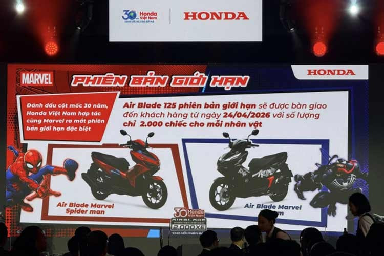 Về an toàn, xe sử dụng phanh đĩa cho bánh trước kết hợp hệ thống phanh kết hợp CBS, trong khi bánh sau là phanh tang trống. Tính năng chống bó cứng phanh ABS hiện chỉ xuất hiện trên phiên bản Air Blade 160 và chưa được trang bị cho bản 125. Khách hàng đặt xe thông qua ứng dụng My Honda+ từ 13h ngày 07/03/2026 và xe sẽ chính thức được giao đến khách hàng từ ngày 24/04/2026.