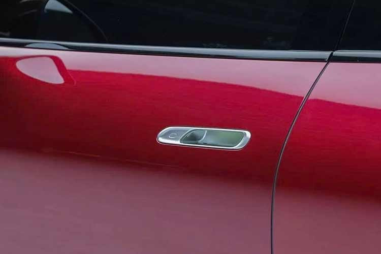 BYD Seal 08 sở hữu kích thước dài x rộng x cao lần lượt 5.150 x 1.999 x 1.505 mm và chiều dài cơ sở 3.030 mm. Kích thước này hứa hẹn mang đến không gian nội thất rộng rãi cho xe. Đáng tiếc là hiện không gian nội thất bên trong Seal 08 vẫn chưa được công bố.