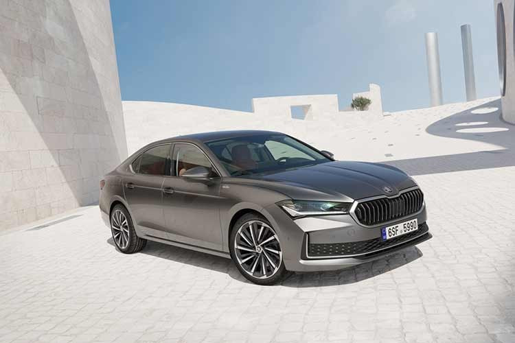 Để khẳng định vị thế của mình trong lĩnh vực xe điện, Skoda hiện đang ra mắt hai mẫu xe mới: Octavia Hybrid và Superb PHEV, đồng thời công bố giá cả và các thông số kỹ thuật chính của thế hệ xe mới này, "đánh dấu sự mở rộng đáng kể dòng sản phẩm xe điện của thương hiệu."