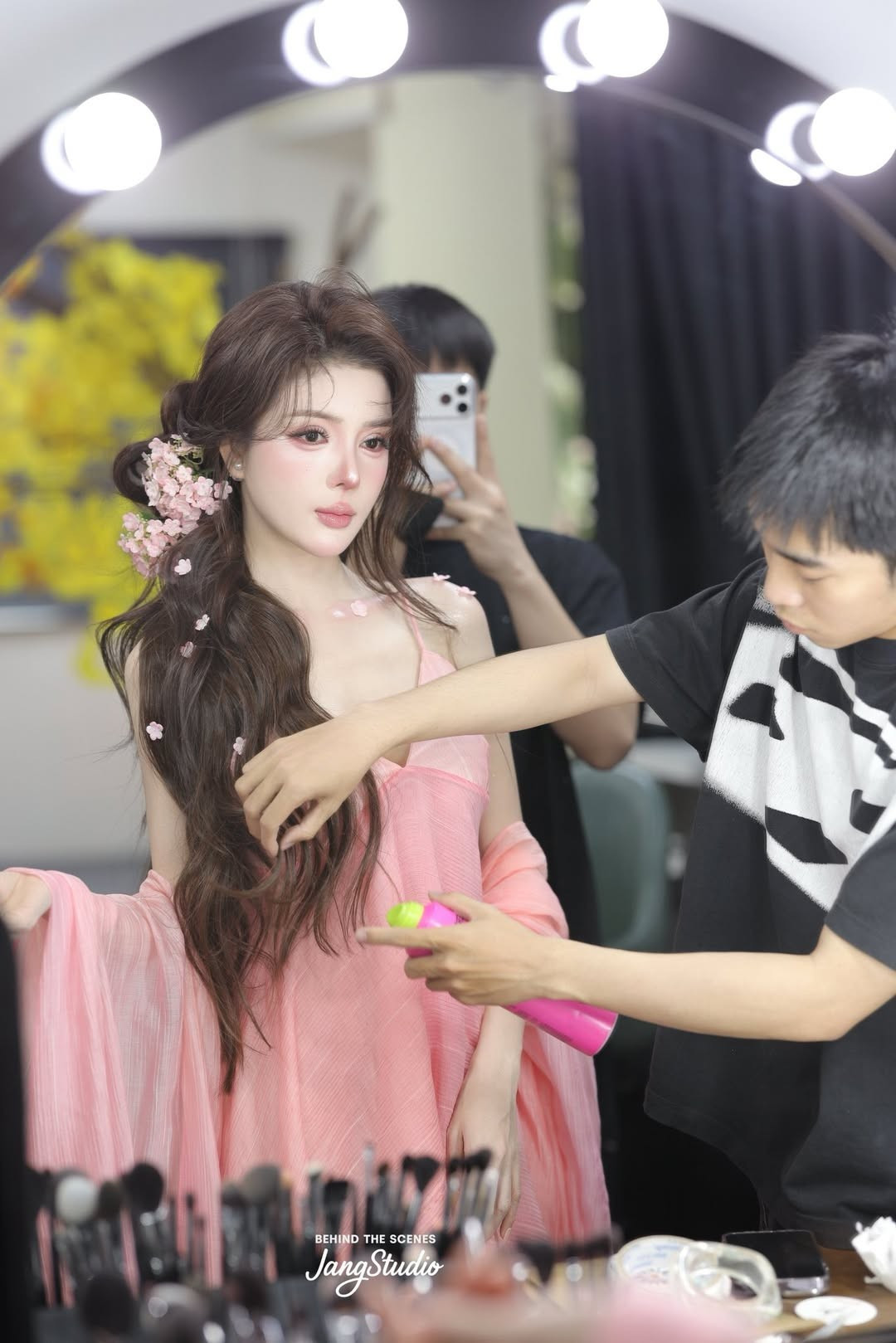 Bên cạnh công việc người mẫu ảnh, Lilly Luta còn thử sức với diễn xuất và kinh doanh trong lĩnh vực thời trang, làm đẹp. Cô cũng là một trong số ít hot girl thẳng thắn công khai việc can thiệp thẩm mỹ như cắt mí, nâng mũi, nâng ngực và thu gọn hàm nhằm hoàn thiện ngoại hình. Sự thẳng thắn này từng gây nhiều tranh cãi, song cũng giúp Lilly Luta nhận được sự cảm thông từ công chúng khi luôn nỗ lực làm mới bản thân và nghiêm túc với hình ảnh cá nhân.