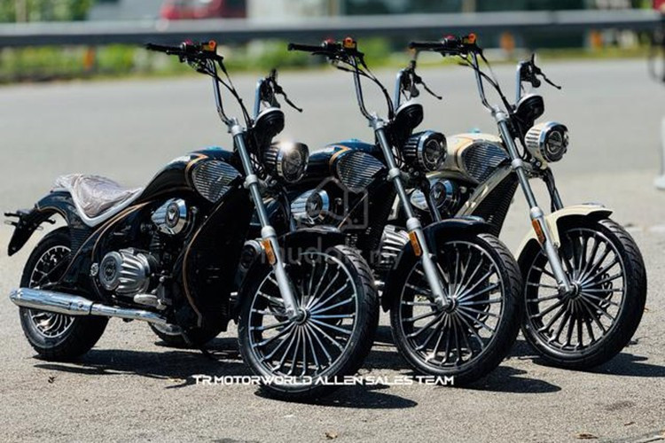 WMoto Cruiser AMT 125 2025 mới ra mắt tại thị trường Malaysia có lẽ là mẫu chopper giá rẻ nhất trên thị trường hiện nay khi được niêm yết với mức giá chỉ 5.988 ringgit - khoảng 37,4 triệu đồng khi quy đổi ra tiền Việt.