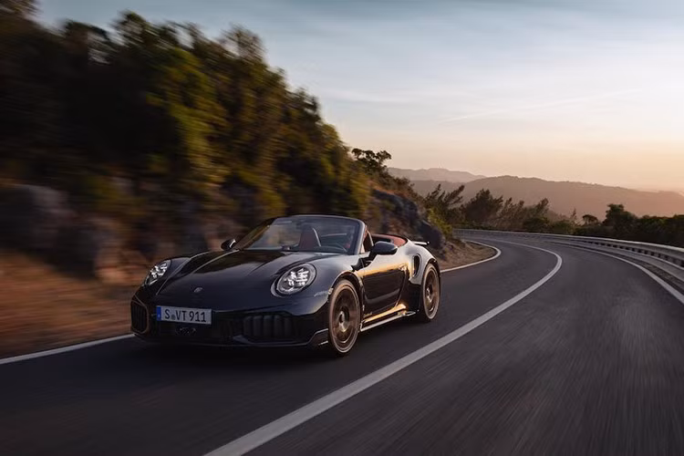 Tại Việt Nam, Porsche 911 Turbo S 992.2 mới dự tính sẽ ra mắt vào quý 3 của năm 2026 và được bán với cả phiên bản mui kín lẫn mui trần. Giá xe chưa được công bố, nhưng một số thông tin cho rằng bản coupe mui kín sẽ khởi điểm từ 21,8 tỷ đồng.