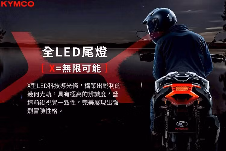 Xe còn tích hợp cổng sạc kép USB Type-A và Type-C, giúp người dùng không lo lắng về việc điện thoại hết pin. Dưới yên xe, Kymco X350 có cốp chứa đồ rộng rãi, đủ chỗ cho mũ bảo hiểm fullface và một số vật dụng nhỏ, cùng với ngăn chứa đồ tiện lợi ở phía trước.