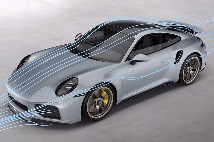 Phiên bản mui trần có cấu hình 2+2. Về khả năng tùy chỉnh, bộ phận Porsche Exclusive Manufaktur cung cấp hơn 100 màu ngoại thất, mui xe carbon lộ thiên và thậm chí cả cần gạt nước bằng carbon siêu nhẹ, nhẹ hơn 50%.