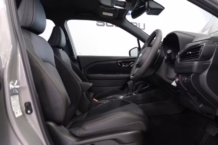 Điểm nhấn lớn nhất của Forester thế hệ mới chính là gói an toàn EyeSight 4.0. Hệ thống sử dụng ba camera và camera góc rộng, mang đến nhiều tính năng tiên tiến như: phanh tự động trước va chạm; cảnh báo điểm mù; cảnh báo phương tiện cắt ngang phía sau; giám sát tình trạng người lái...