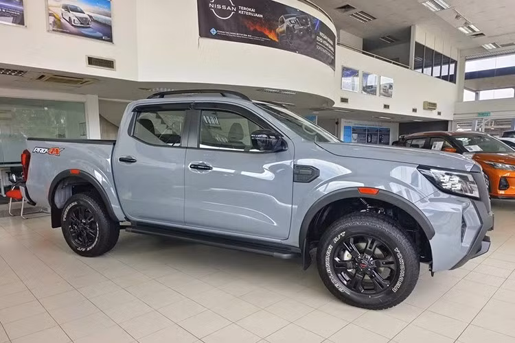 Nissan Navara X-Tremer tất nhiên cũng có các tính năng an toàn chủ động ADAS, bao gồm hệ thống cảnh báo va chạm phía trước, phanh khẩn cấp tự động AEB, cảnh báo điểm mù, cảnh báo lệch làn đường, cảnh báo phương tiện cắt ngang phía sau,…