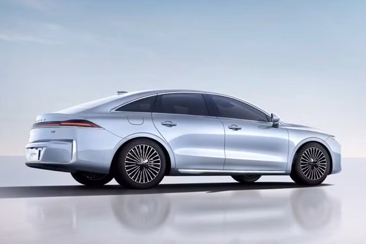 Đây là mẫu xe sản xuất đầu tiên của SAIC được thiết kế bởi Josef Kabaň, cựu giám đốc thiết kế của Rolls-Royce, với phạm vi hoạt động toàn diện CLTC là 2.050km và phạm vi hoạt động hoàn toàn bằng điện là 160km.