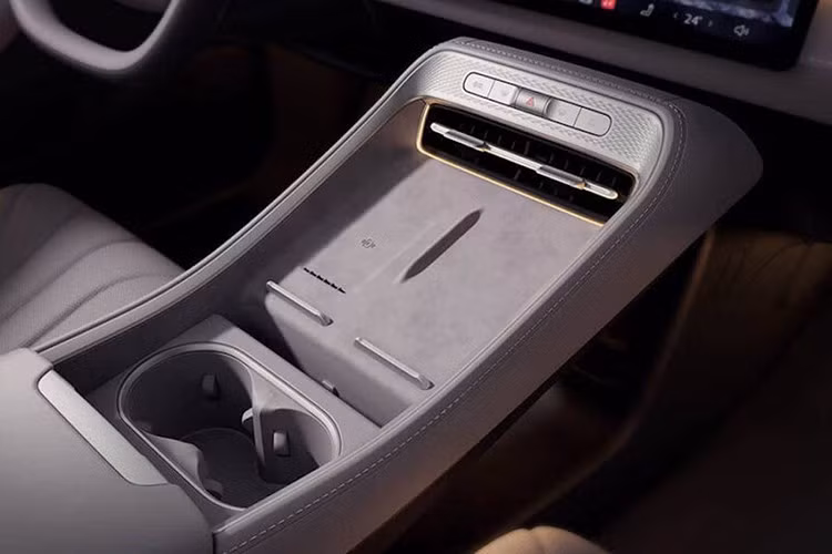 Hệ truyền động sử dụng công nghệ hybrid DMH thế hệ thứ năm của SAIC, bao gồm động cơ 1,5 lít, mô-tơ điện phía trước, pin lithium sắt phosphate 19,7kWh và kết hợp với bộ chuyển đổi DHT.