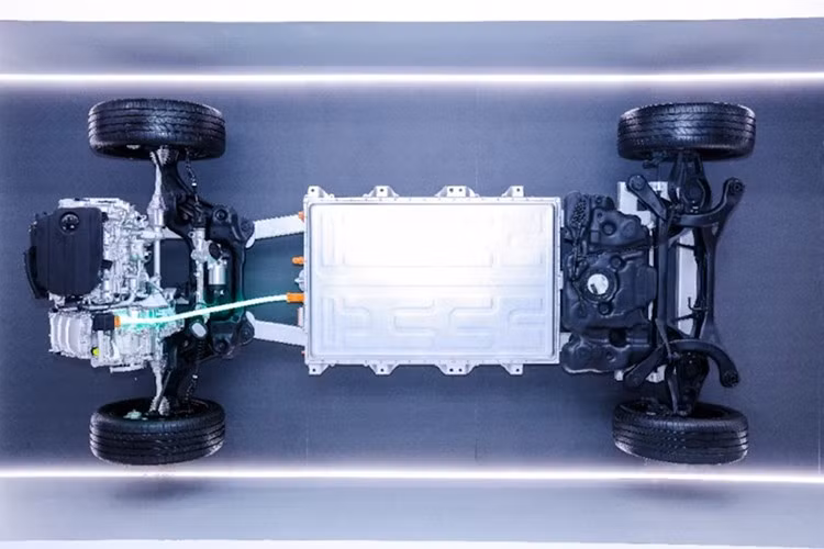 Động cơ 1.5L cho công suất tối đa 82kW (110 mã lực), mô-men xoắn cực đại 135Nm và hiệu suất nhiệt tối đa 43%. Động cơ điện có công suất tối đa 137kW (184 mã lực) và mô-men xoắn cực đại 330Nm.