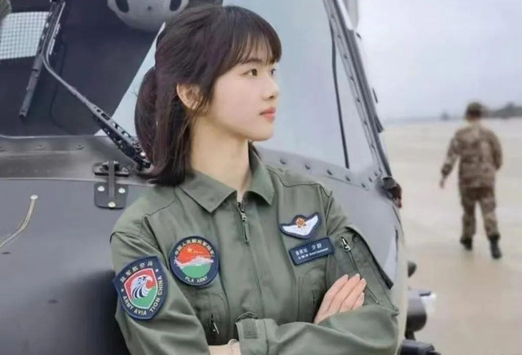 Nhiều người cho biết họ cứ tưởng cô gái là diễn viên và đang đóng phi, vì quá xinh đẹp, nhan sắc ít son phấn vẫn chiếm trọn spotlight.