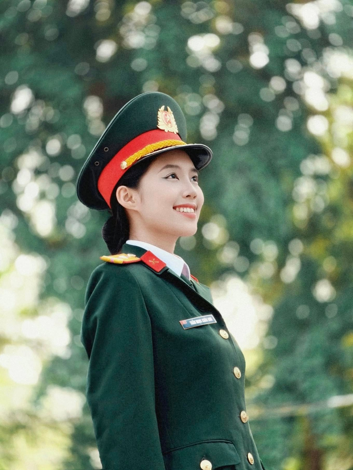 Châu Anh sở hữu vẻ ngoài xinh xắn, chiều cao lên đến 1m7. Trong cuộc thi Hoa hậu Việt Nam, người đẹp này gây chú ý với ngoại hình sáng sân khấu, kỹ năng trình diễn ấn tượng. Ở cô luôn toát lên vẻ khỏe khoắn, năng động, tươi tắn…