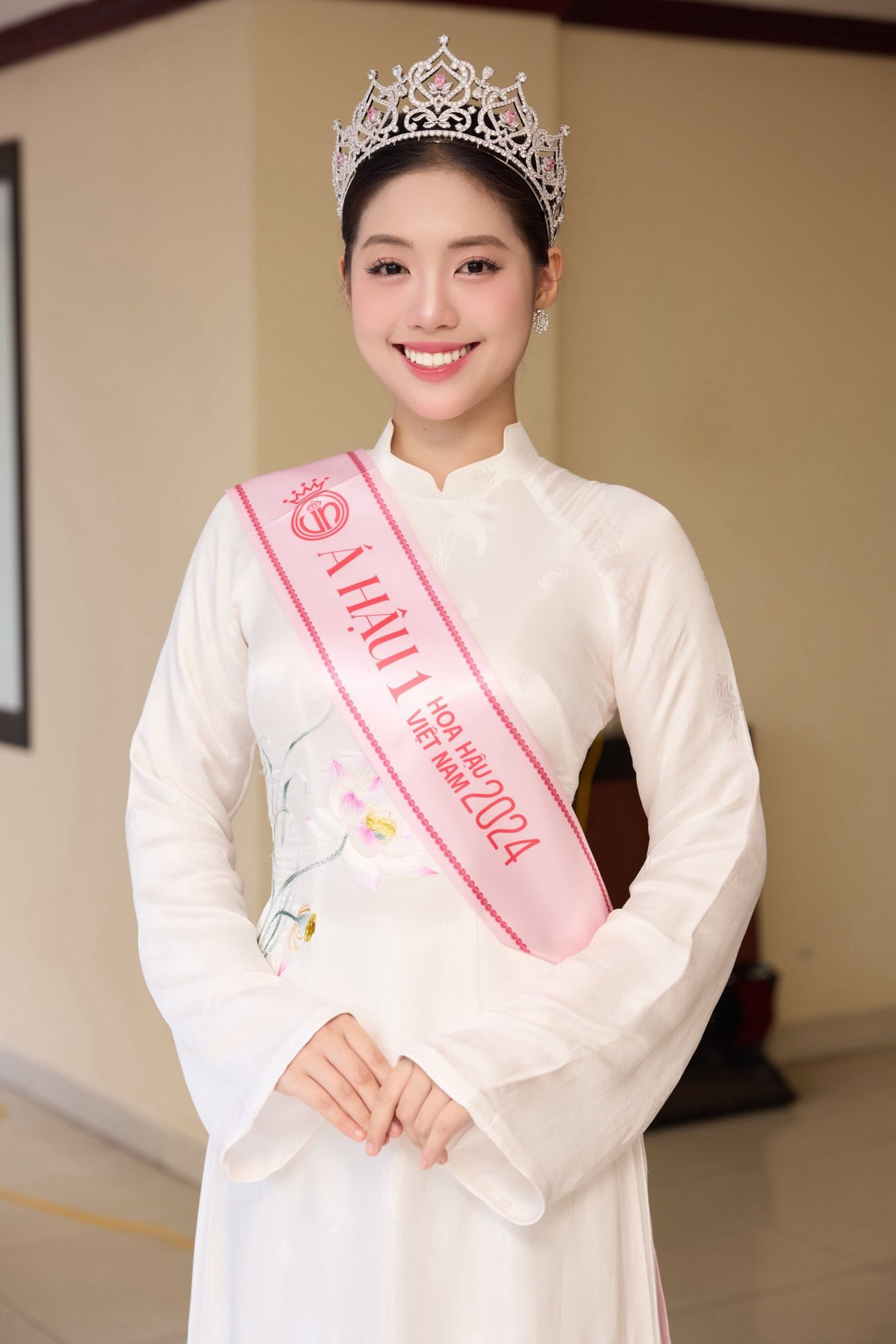 View - Danh tính nàng Á hậu mang quân hàm thiếu úy "lọt top tìm kiếm" với Đình Bắc | Báo Tri thức và Cuộc sống - TIN TỨC PHỔ BIẾN KIẾN THỨC 24H