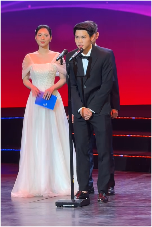 Từ khóa "Đình Bắc và Châu Anh", "Châu Anh Đình Bắc" cũng đang lọt top tìm kiếm trên MXH, nhiều người tò mò tìm kiếm, khen ngợi chỉ đứng - ngồi cạnh thôi mà cũng viral.