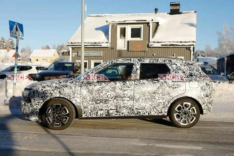 Về an toàn, Hyundai dự kiến mở rộng danh sách trang bị với nhiều công nghệ hỗ trợ lái nâng cao, vượt mức tiêu chuẩn bắt buộc tại từng quốc gia. Điều này nhằm tăng sức cạnh tranh cho Bayon trong phân khúc SUV đô thị vốn ngày càng đông đúc.