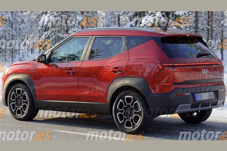 Tuy nhiên, khu vực đèn chiếu sáng thực tế của Hyundai Bayon 2026 chủ yếu tập trung ở hai đầu với đèn LED định vị ban ngày và đèn xi-nhan, trong khi phần trung tâm nhiều khả năng chỉ là chi tiết ốp đen bóng tạo điểm nhấn thị giác.