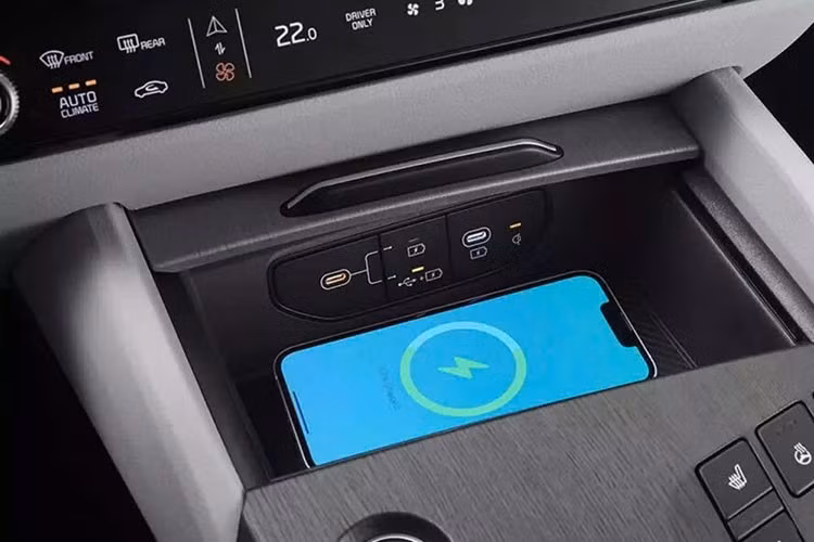 Bên cạnh đó, Sportage 2026 sẽ vẫn có các lựa chọn động cơ xăng 1.6L T-GDI công suất 150 hoặc 180 mã lực, cùng phiên bản diesel mild-hybrid 136 mã lực, đáp ứng nhu cầu đa dạng của người dùng.