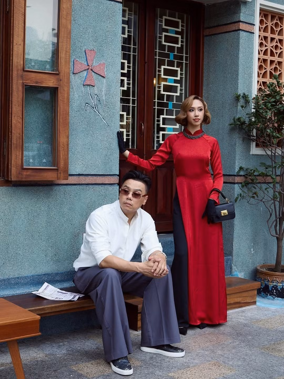 Tylin Ngô (tên đầy đủ Ngô Thùy Linh, sinh năm 2007) là con gái của rapper đời đầu Thái VG. Danh xưng ấy mang lại cho cô lợi thế nhận diện hiếm có, nhưng cũng đi kèm không ít ánh nhìn dò xét. Thay vì né tránh, cô nàng chọn cách đối diện thẳng thắn: không phủ nhận xuất thân, nhưng cũng không để nó trở thành chiếc bóng che phủ hành trình cá nhân.