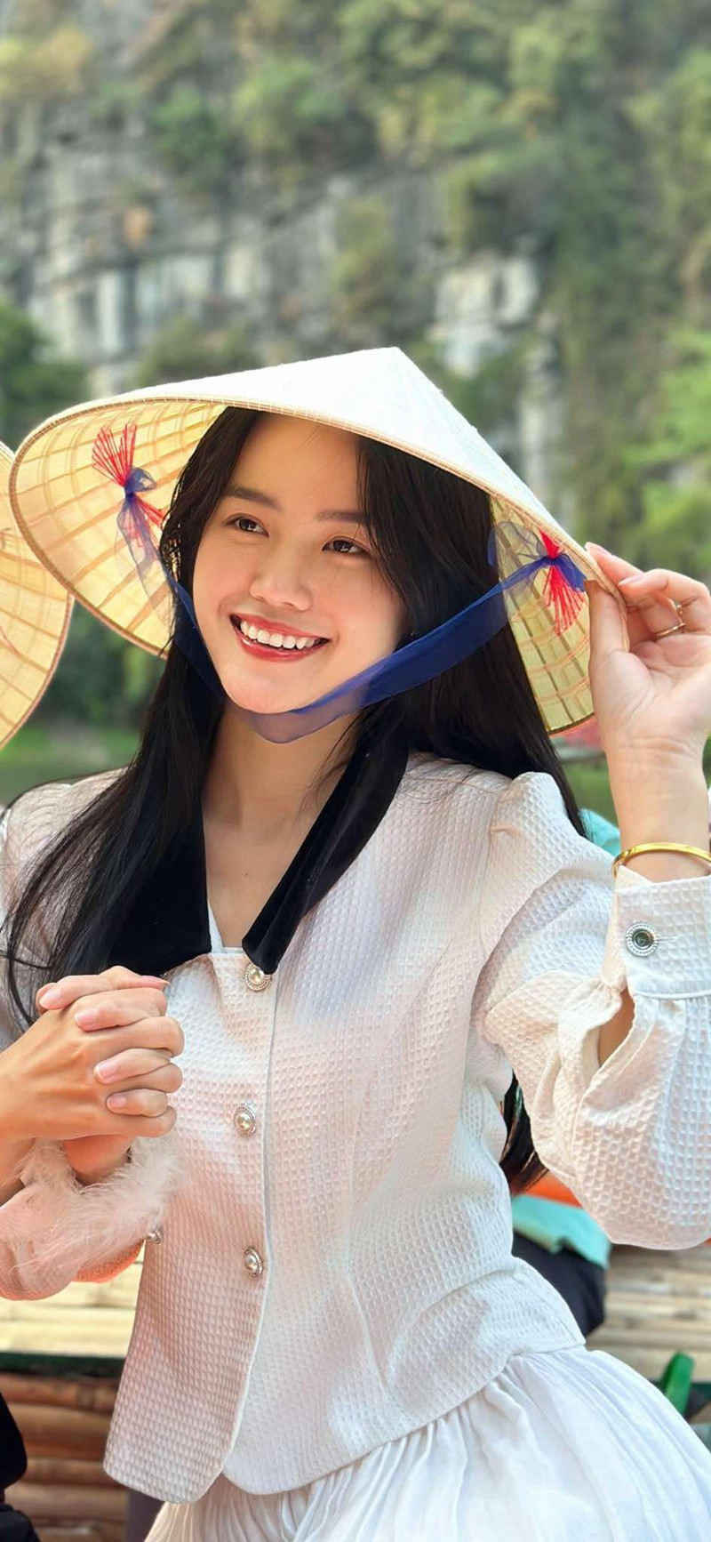 Chia sẻ thêm về chuyện tình cảm, Hưởng cho biết cô và bạn trai công tác chung đơn vị ở Bắc Giang (cũ), song phải tới sự kiện diễu binh Kỷ niệm 70 năm chiến thắng Điện Biên Phủ (A70) năm 2024, cả hai mới quen biết và giữ liên lạc.