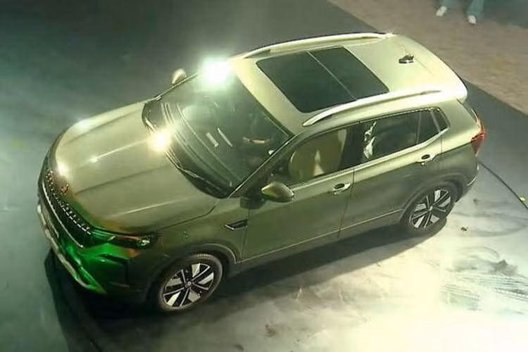 An toàn tiếp tục là điểm mạnh của Kushaq mới. Mẫu SUV này đã đạt chứng nhận an toàn 5 sao trong thử nghiệm va chạm và còn được trang bị các tính năng như gạt mưa tự động. Ở các bản cao cấp hơn, Skoda Kushaq 2026 sở hữu ghế sau có chức năng massage như xe sang, cửa sổ trời toàn cảnh cỡ lớn hơn, bảng đồng hồ kỹ thuật số 10,25 inch, màn hình giải trí trung tâm 10,1 inch...