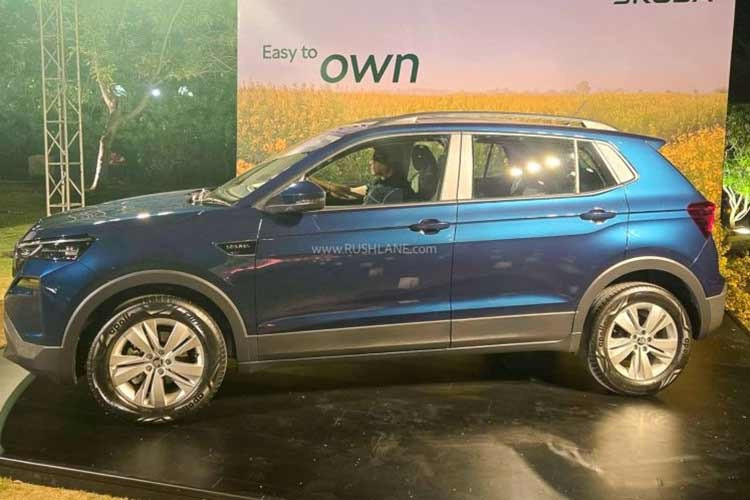 Trước thời điểm bán ra chính thức, Skoda Kushaq 2026 bản Classic+ số tự động đã được trưng bày trong một sự kiện lái thử dành cho truyền thông được tổ chức tại Jaipur, Ấn Độ. Classic+ sẽ đóng vai trò phiên bản tiêu chuẩn trong dải sản phẩm Skoda Kushaq 2026 sử dụng hộp số tự động. Tuy nhiên, xe vẫn cung cấp danh sách trang bị tương đối đầy đủ cùng động cơ xăng tăng áp của hãng.