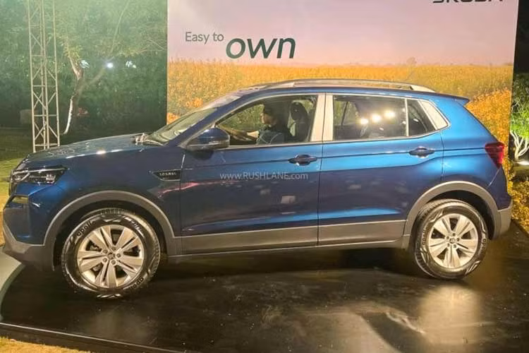 Trước thời điểm bán ra chính thức, Skoda Kushaq 2026 bản Classic+ số tự động đã được trưng bày trong một sự kiện lái thử dành cho truyền thông được tổ chức tại Jaipur, Ấn Độ. Classic+ sẽ đóng vai trò phiên bản tiêu chuẩn trong dải sản phẩm Skoda Kushaq 2026 sử dụng hộp số tự động. Tuy nhiên, xe vẫn cung cấp danh sách trang bị tương đối đầy đủ cùng động cơ xăng tăng áp của hãng.