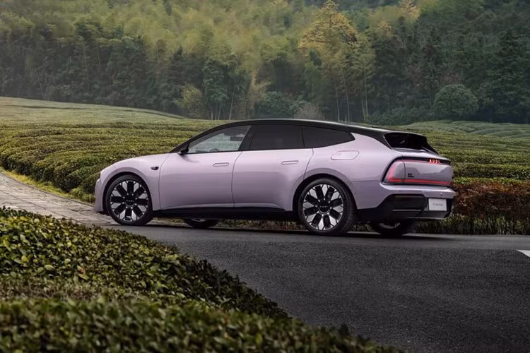 AUDI E5 Sportback được phát triển dựa trên nền tảng Advanced Digitised Platform (ADP), một kiến trúc điện tử mới hỗ trợ kết nối thế hệ tiếp theo, cập nhật phần mềm OTA và tối ưu trải nghiệm trong môi trường số hóa.