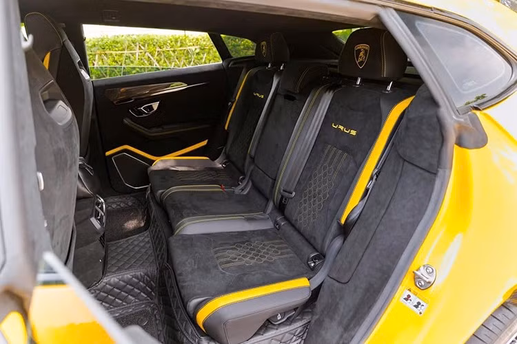 Thay đổi trên siêu xe gầm cao Lamborghini Urus Performante so với xe tiêu chuẩn chính là việc chế độ Anima rút gọn chỉ còn 4 chế độ lái thay vì 7 như bản tiêu chuẩn, ngoài Strada, Sport và Corsa rất quen thuộc, xe có thêm chế độ lái Rally để các dân chơi chạy trên các con đường khắc nghiệt.