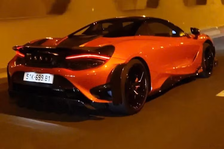 Chỉ có 765 chiếc siêu xe mui trần McLaren 765LT Spider được sản xuất trên toàn thế giới, và tại Việt Nam chỉ mới ghi nhận 1 xe xuất hiện, giá trên 30 tỷ đồng, thuộc sở hữu của doanh nhân Quốc Cường.