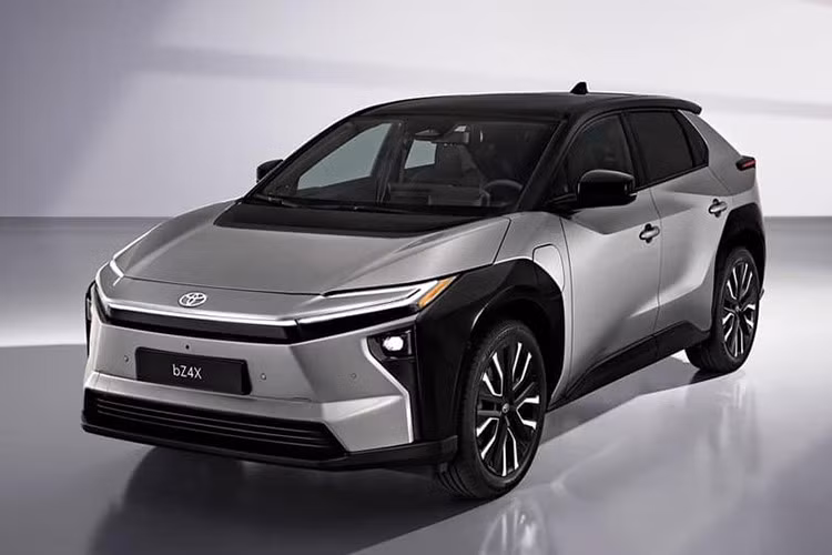 Toyota Motor Thái Lan chuẩn bị ra mắt chính thức mẫu xe điện Toyota BZ4X 2025 phiên bản nâng cấp vào tháng 10/2025. Mức giá dự kiến từ 1.5xx.000 đến 1.6xx.000 Baht (tương đương 1,2 tỷ đồng đến 1,3 tỷ đồng). Xe được nhập khẩu nguyên chiếc (CBU) từ Nhật Bản.