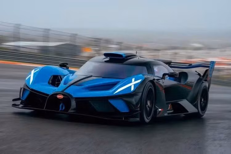 Tuy nhiên, không có luật nào quy định về chiều cao xe, độ cứng của hệ thống treo hay nhiệt độ cabin. "Đó là những tiện nghi, không phải quy định. Mục tiêu của chúng tôi là chế tạo những chiếc xe thực sự hữu dụng", Lanzante giải thích.