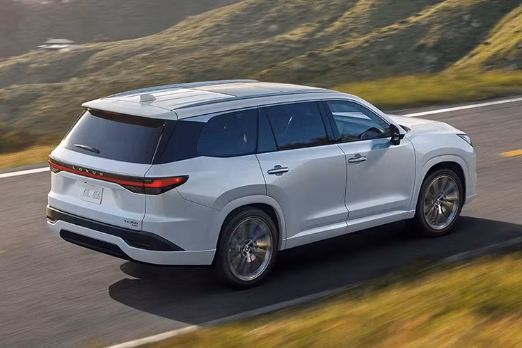 Nhìn chung, Lexus TX 2026 không có nhiều thay đổi về thiết kế hay trang bị, nhưng mức giá nhỉnh lên cho thấy chiến lược giữ sự cạnh tranh của Lexus trong phân khúc SUV gia đình hạng sang.