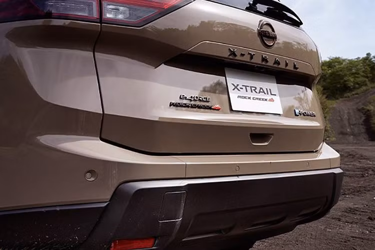 Ngoài ra, mẫu xe SUV Nissan X-Trail 2026 mới còn tích hợp hệ thống Google Built-in, cho phép sử dụng Google Maps, Assistant và Play Store ngay trên màn hình trung tâm